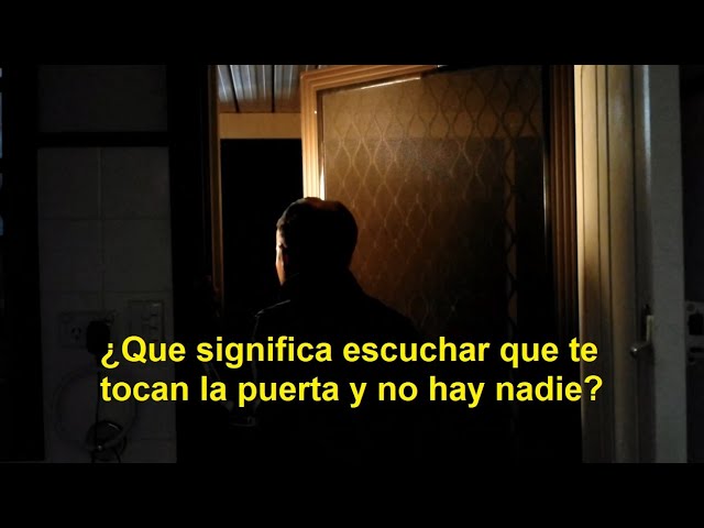 siento que me tocan la espalda